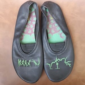 Camper Ballet Twins Flats Black Green Embroidery